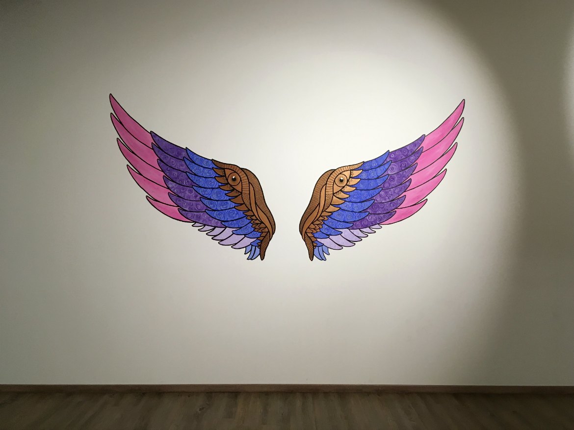 Flügel malen im Atelier Haarklang